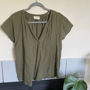 women's Universal Thread green top size L